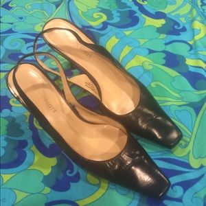 Karen Scott pumps